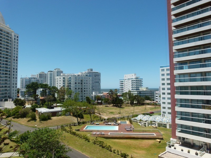 Departamento en alquiler en Brava 